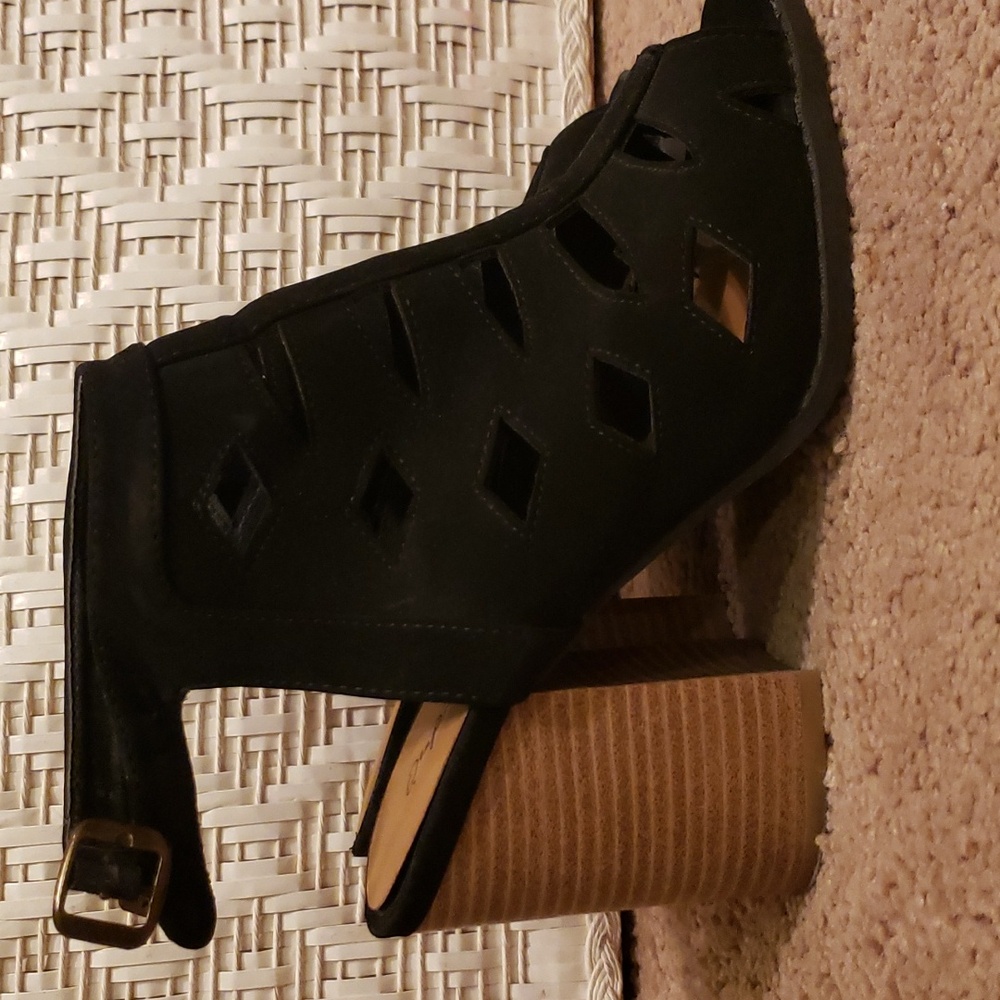 Quaid strap cutout peep toe black boot type sandals